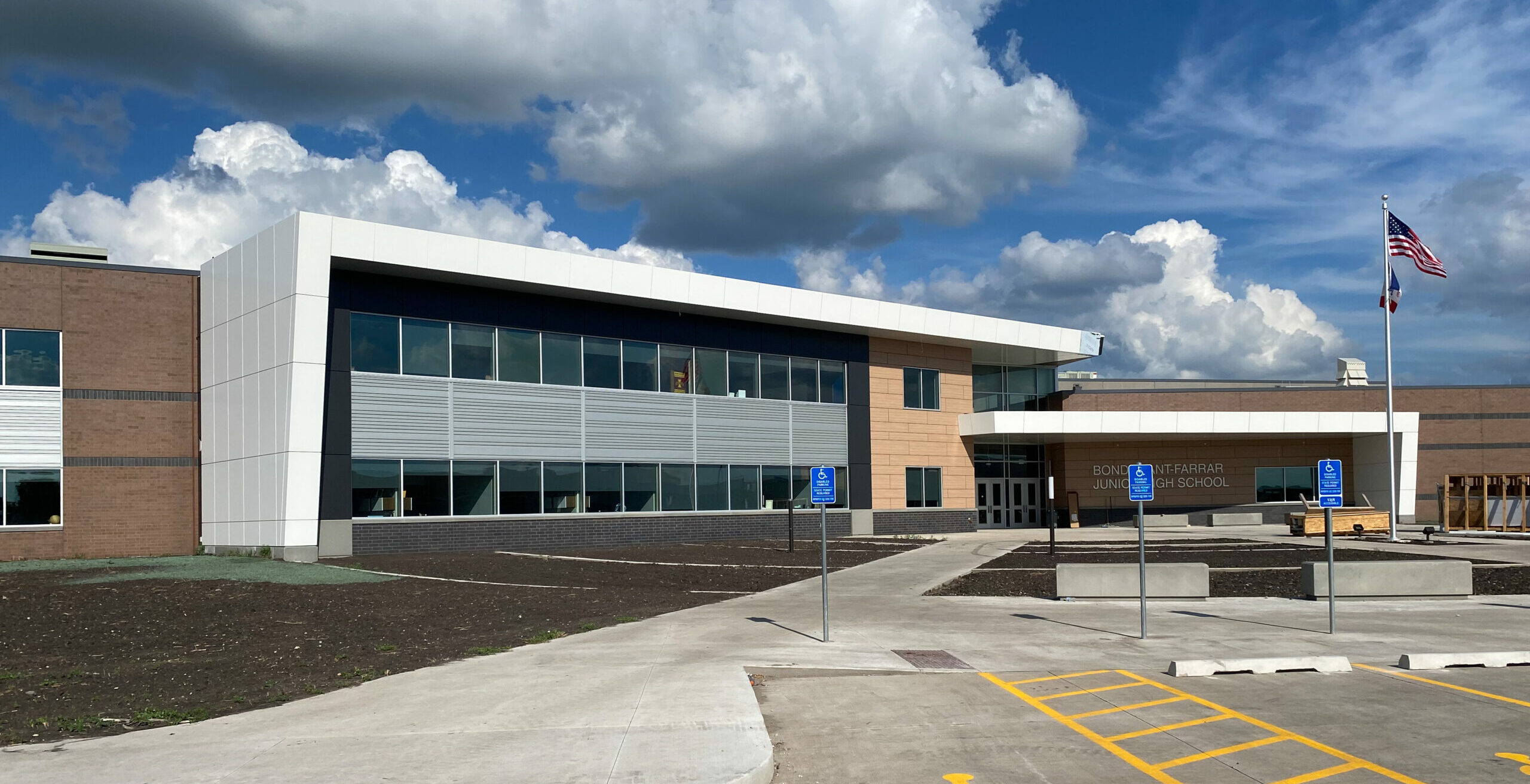 Bondurant-Farrar Opens New Junior High School For Grades 7-8